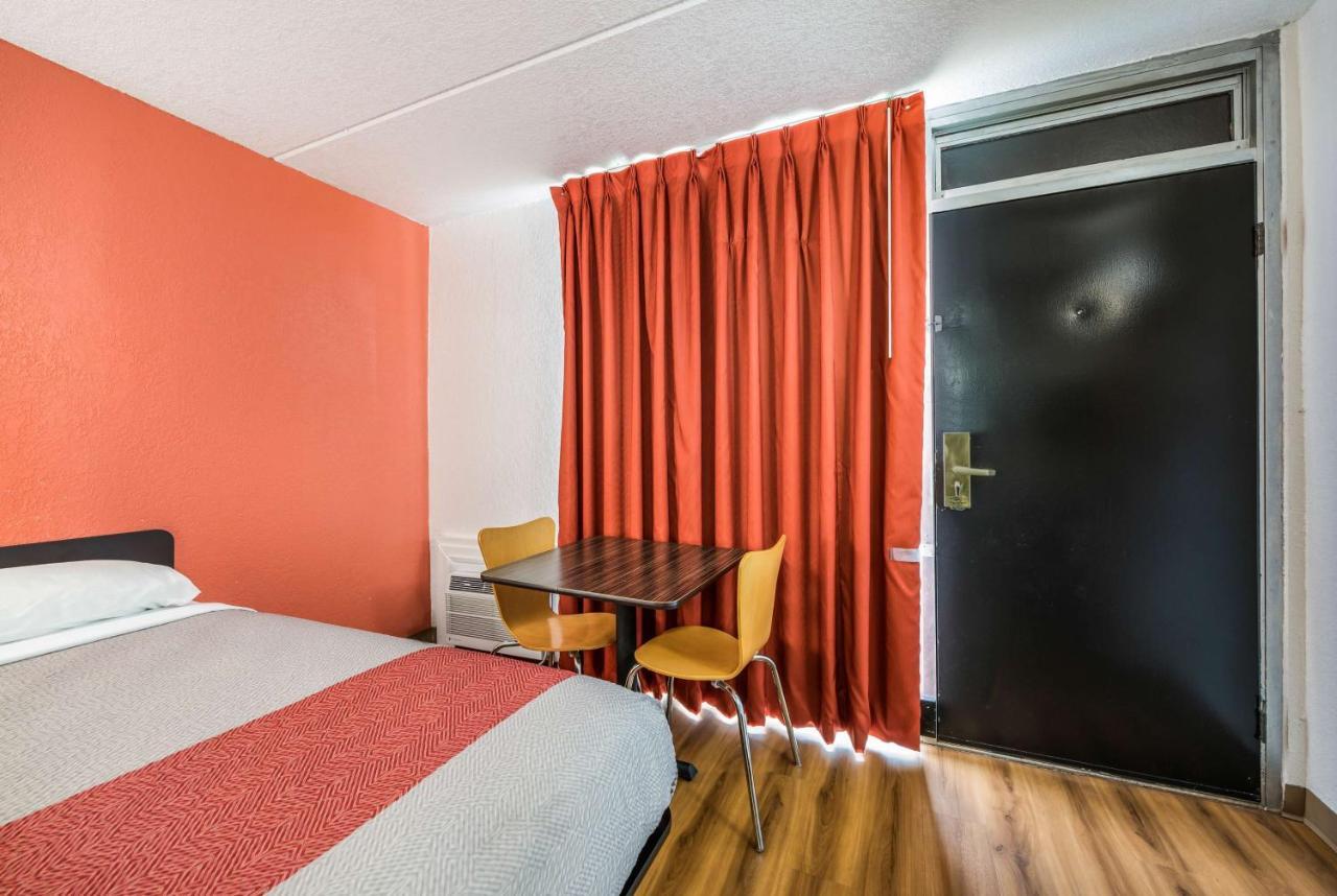 Motel 6-Henderson, Tx Екстериор снимка
